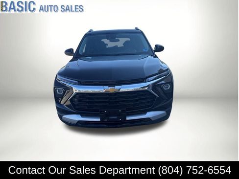 Used 2025 Chevrolet TrailBlazer LT w/ Driver Confidence Package image 3