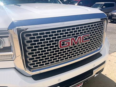 Used 2016 GMC Sierra 2500 Denali w/ Duramax Plus Package AWD/4WD image 35