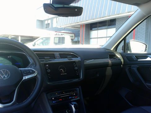 Used 2022 Volkswagen Tiguan SE image 21