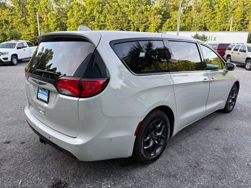 Used 2019 Chrysler Pacifica Touring Plus FWD image 5
