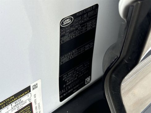 Used 2023 Land Rover Defender 110 V8 image 38