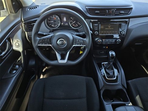 Used 2022 Nissan Rogue Sport S image 10