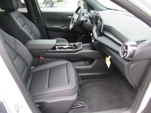 Used 2026 Chevrolet Equinox LT w/ Convenience Package II FWD image 10