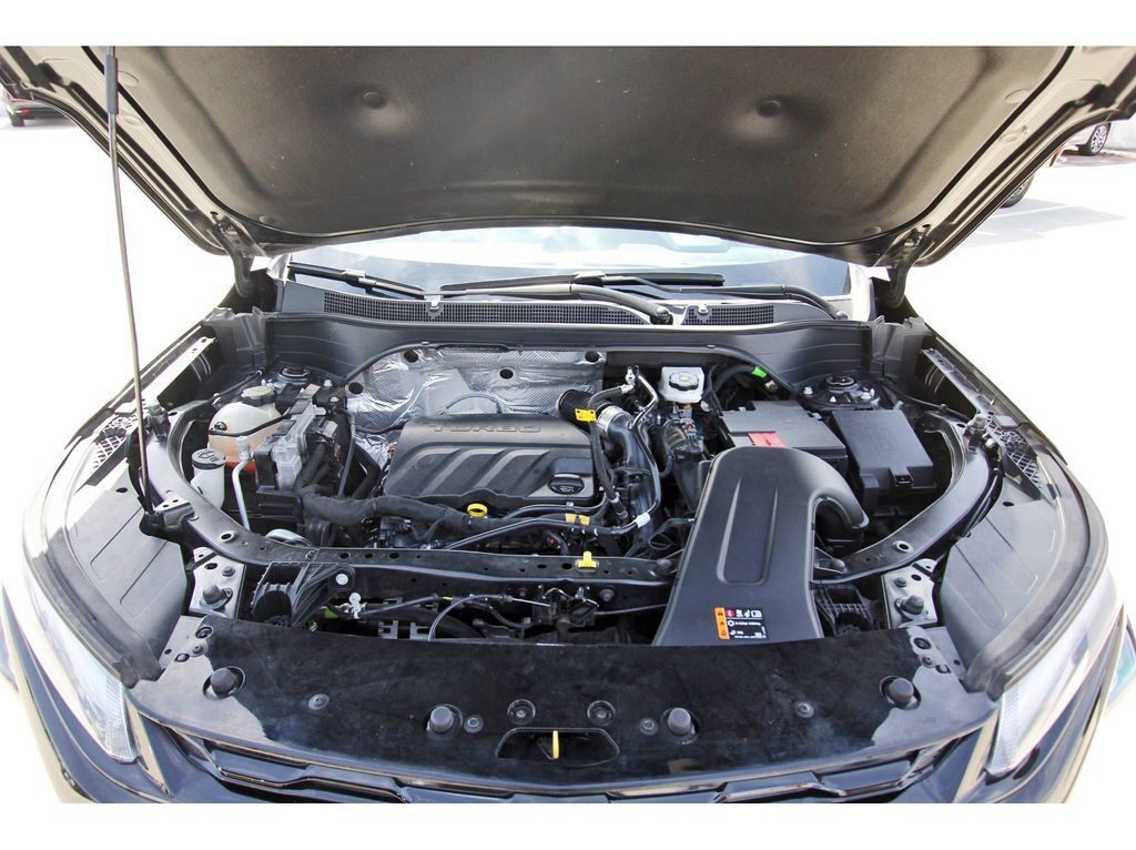 Used 2025 Chevrolet Trax ACTIV w/ Sunroof Package FWD image 31