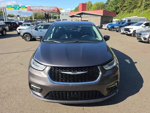 Used 2023 Chrysler Pacifica Touring-L FWD image 22