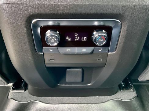 Used 2025 Chevrolet Tahoe High Country AWD/4WD image 36