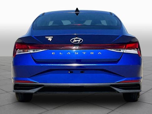 Used 2021 Hyundai Elantra SE FWD image 5