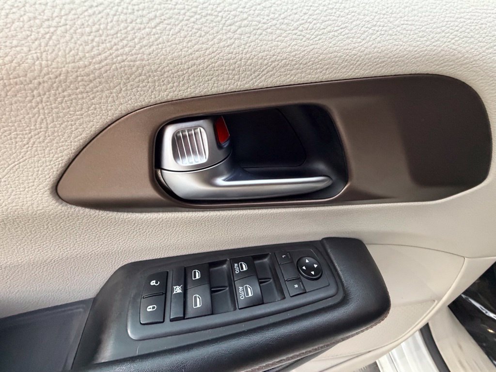 Used 2019 Chrysler Pacifica Touring-L w/ Advanced Safetytec Group FWD image 38