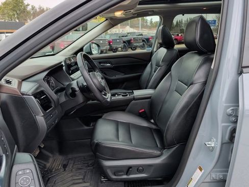 Used 2023 Nissan Rogue SL w/ SL Premium Package image 14