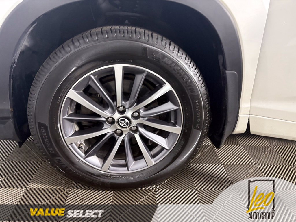 Used 2018 Toyota Highlander XLE AWD/4WD image 29
