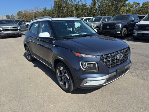 Used 2024 Hyundai Venue Limited FWD image 3
