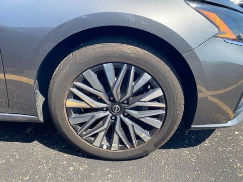 Used 2025 Nissan Altima 2.5 SV FWD image 5