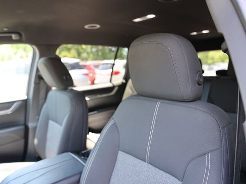 Used 2025 GMC Acadia Elevation AWD/4WD image 20