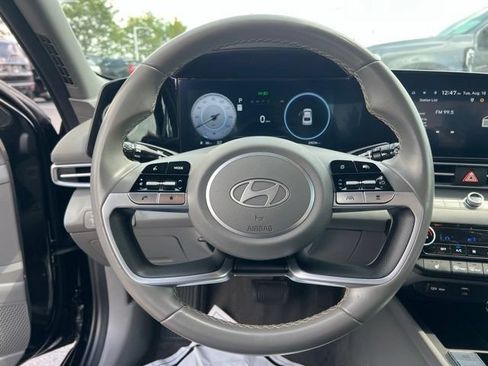 Used 2025 Hyundai Elantra SEL FWD image 13
