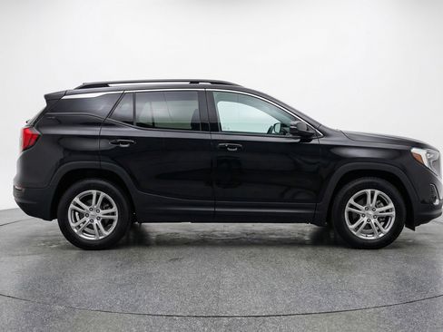 Used 2024 GMC Terrain SLE image 11