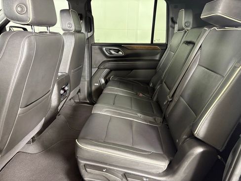 Used 2024 Chevrolet Suburban Premier RWD image 44