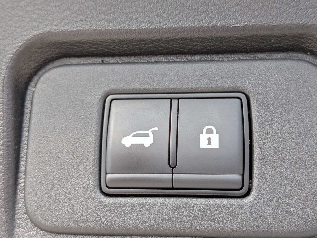 Used 2025 Nissan Rogue SV AWD/4WD image 14