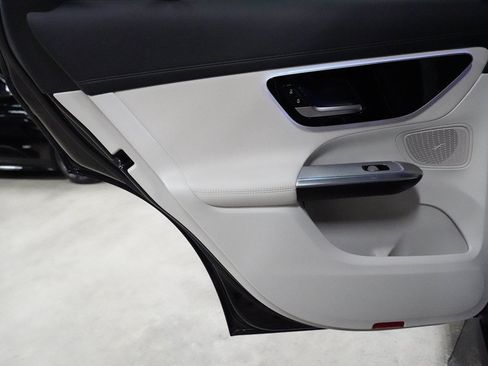 Used 2024 Mercedes-Benz GLC 300 4MATIC image 13