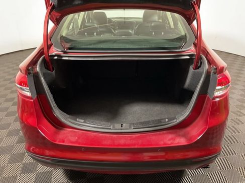 Used 2018 Ford Fusion SE w/ Equipment Group 201A FWD image 16