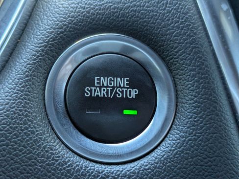 Used 2023 Chevrolet Traverse Premier FWD image 26