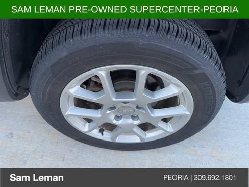 Used 2020 Jeep Renegade Latitude w/ Cold Weather Group AWD/4WD image 10