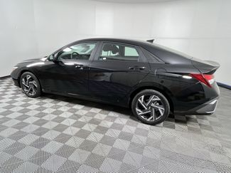 Used 2025 Hyundai Elantra Sport video 2