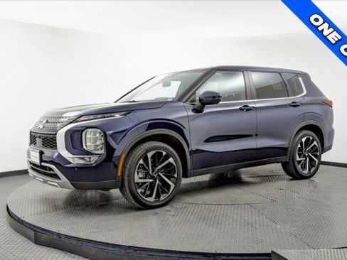 Used 2024 Mitsubishi Outlander SE image 2