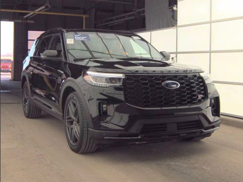Used 2025 Ford Explorer ST image 1
