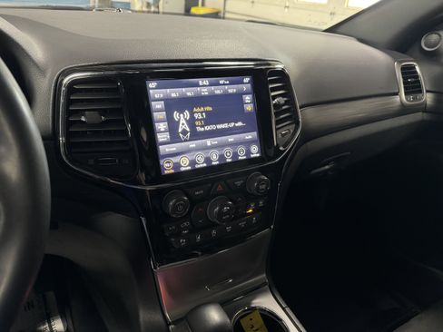 Used 2022 Jeep Grand Cherokee Laredo X image 16