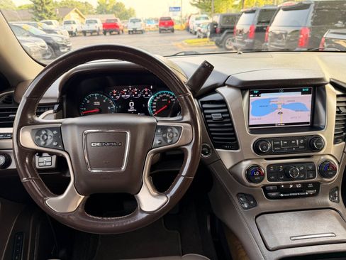 Used 2018 GMC Yukon Denali w/ Denali Ultimate Package AWD/4WD image 10
