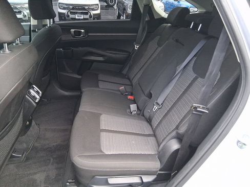 Used 2021 Kia Sorento LX image 11