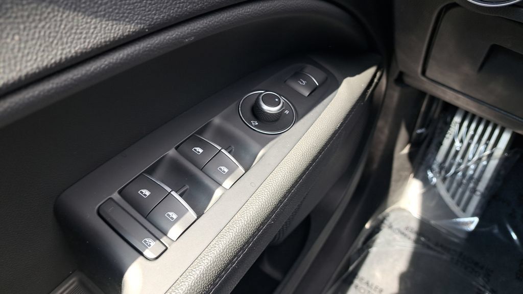 Used 2018 Alfa Romeo Stelvio Sport w/ Quick Order Package 22J Sport AWD/4WD image 24