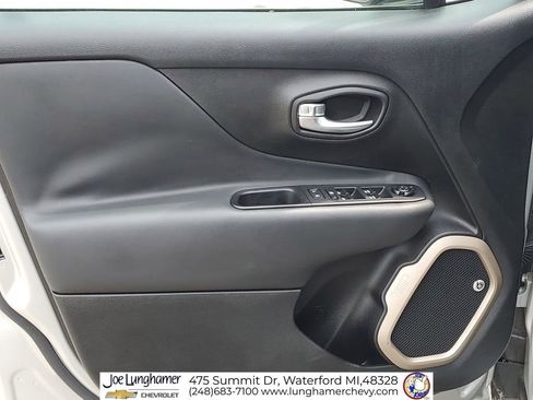 Used 2016 Jeep Renegade Limited FWD image 24