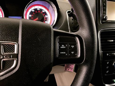 Used 2019 Dodge Grand Caravan SE image 18