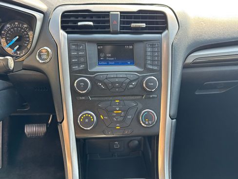 Used 2017 Ford Fusion SE image 27