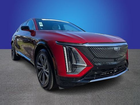 Certified 2024 Cadillac Lyriq Luxury AWD/4WD image 7