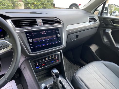 Used 2023 Volkswagen Tiguan SE image 24