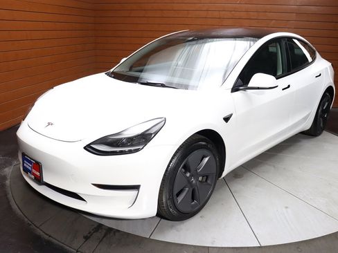 Used 2023 Tesla Model 3 Standard Range RWD image 4