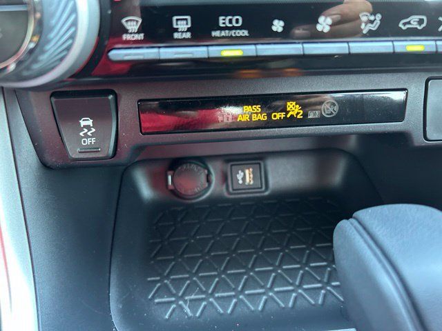 Used 2025 Toyota RAV4 LE AWD/4WD image 18