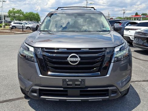 Used 2023 Nissan Pathfinder SV w/ SV Premium Package AWD/4WD image 2