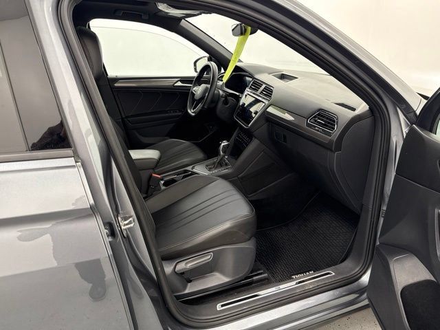 Used 2024 Volkswagen Tiguan SE R-Line FWD image 18