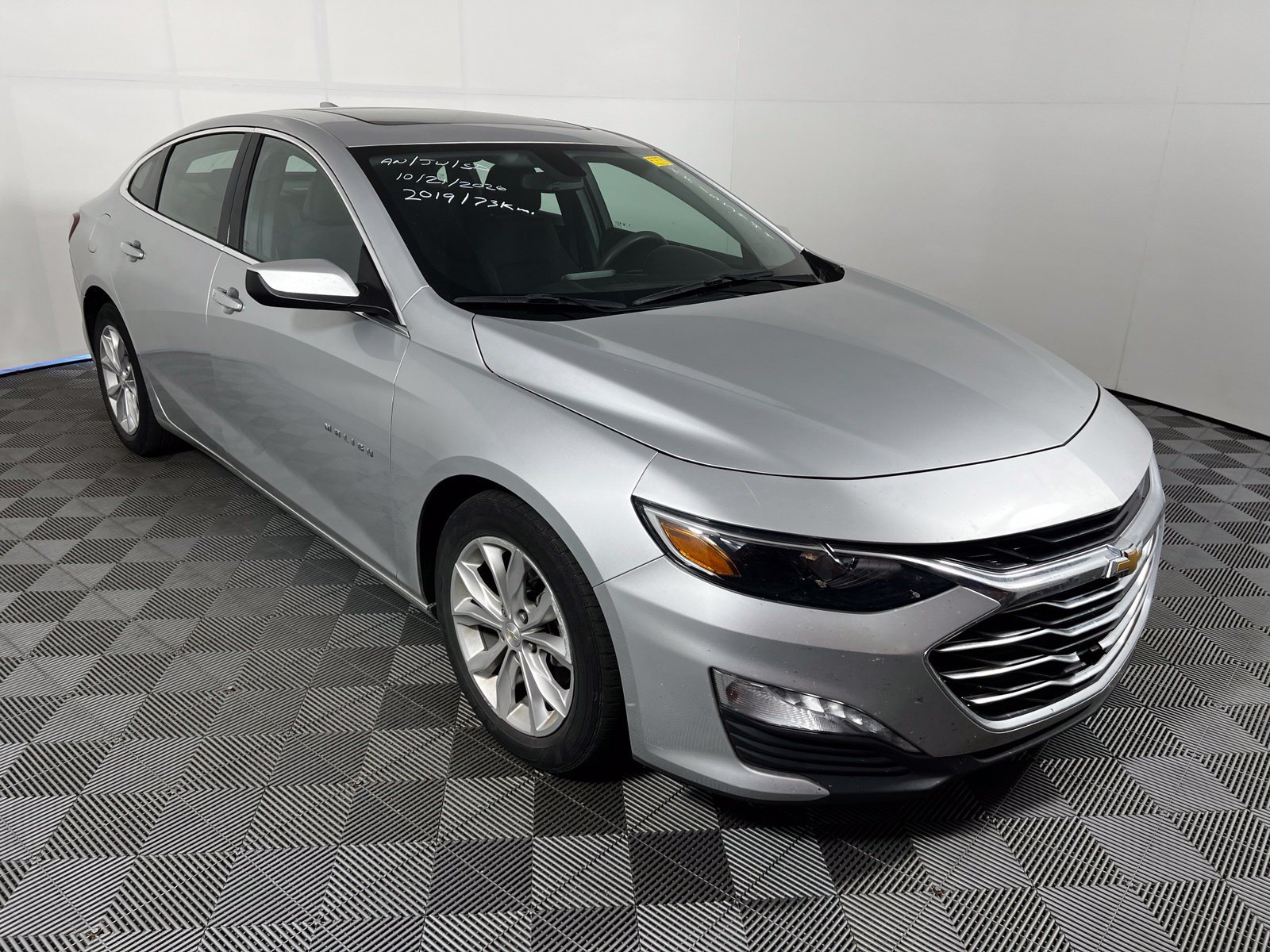 Used 2019 Chevrolet Malibu LT FWD image 3