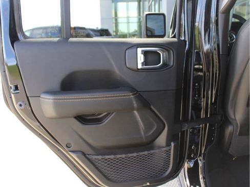 New 2025 Jeep Gladiator Sport image 22