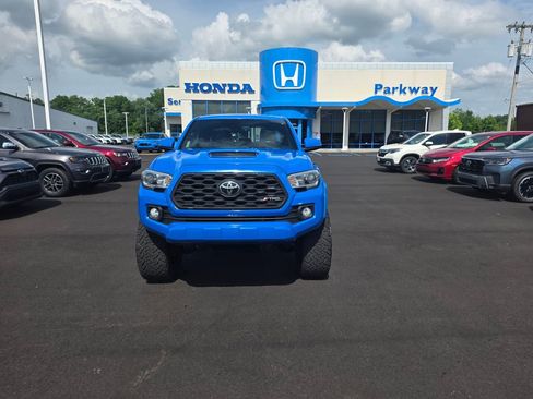 Used 2020 Toyota Tacoma TRD Sport AWD/4WD image 8