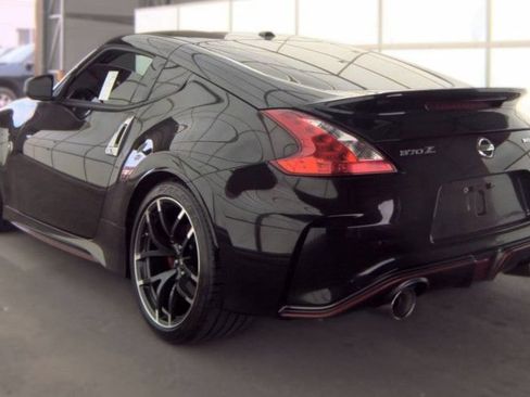 Used 2016 Nissan 370Z NISMO RWD image 2