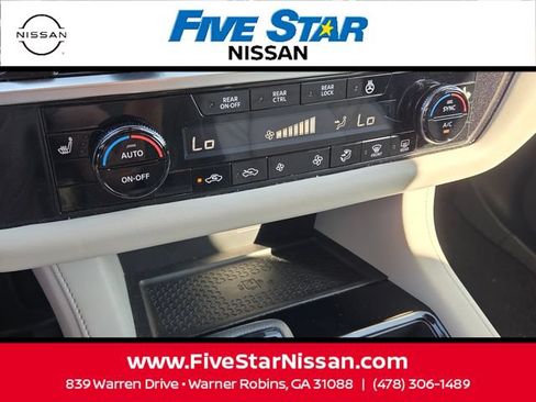 Used 2024 Nissan Pathfinder SL FWD image 22