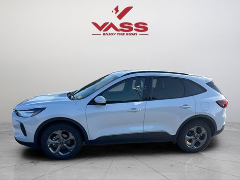 Used 2025 Ford Escape ST-Line Select AWD/4WD image 2