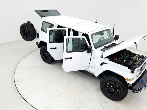 Used 2024 Jeep Wrangler Unlimited Sahara w/ Technology Group AWD/4WD image 24