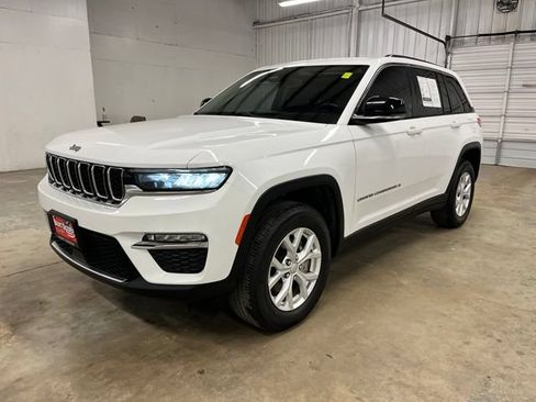 Used 2023 Jeep Grand Cherokee Limited RWD image 3