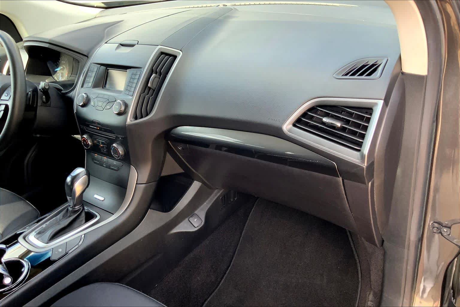 Used 2018 Ford Edge SE FWD image 18